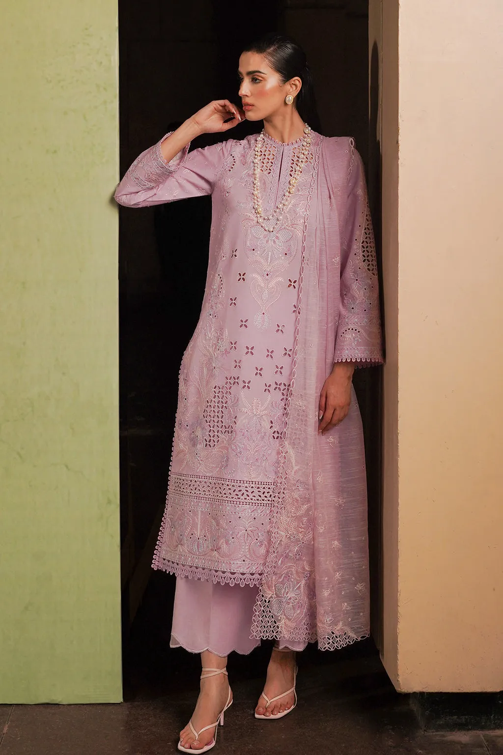 Afrozeh Luxury Chikankari Lawn – Thistle